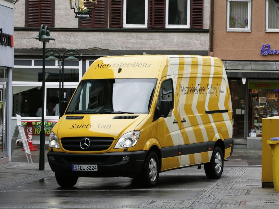 Mercedes-Benz Sprinter High Roof Van 2006 года  (фото 28 из 33)